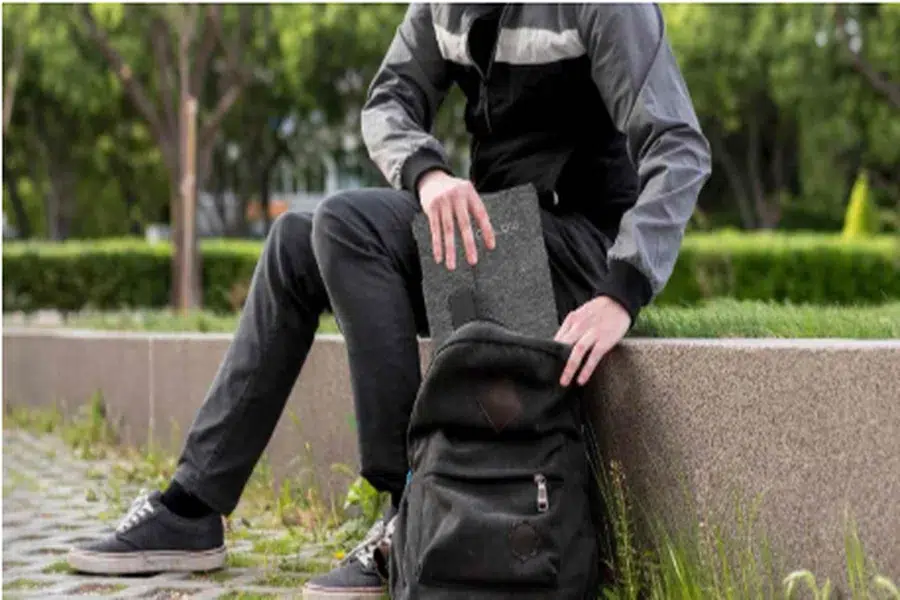 How Portable Solar Panels Simplify Off-grid Living